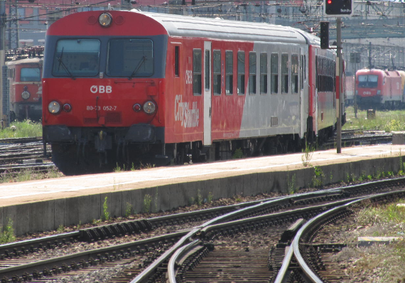 CityShuttle bei der Einfahrt in den Bahnhof