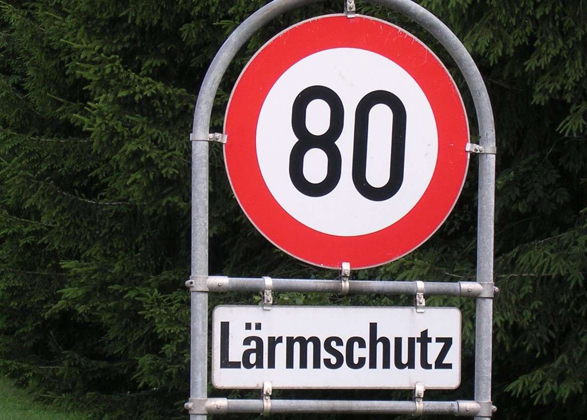 Verkehrszeichen 80 km/h aus Lärmschutzgründen